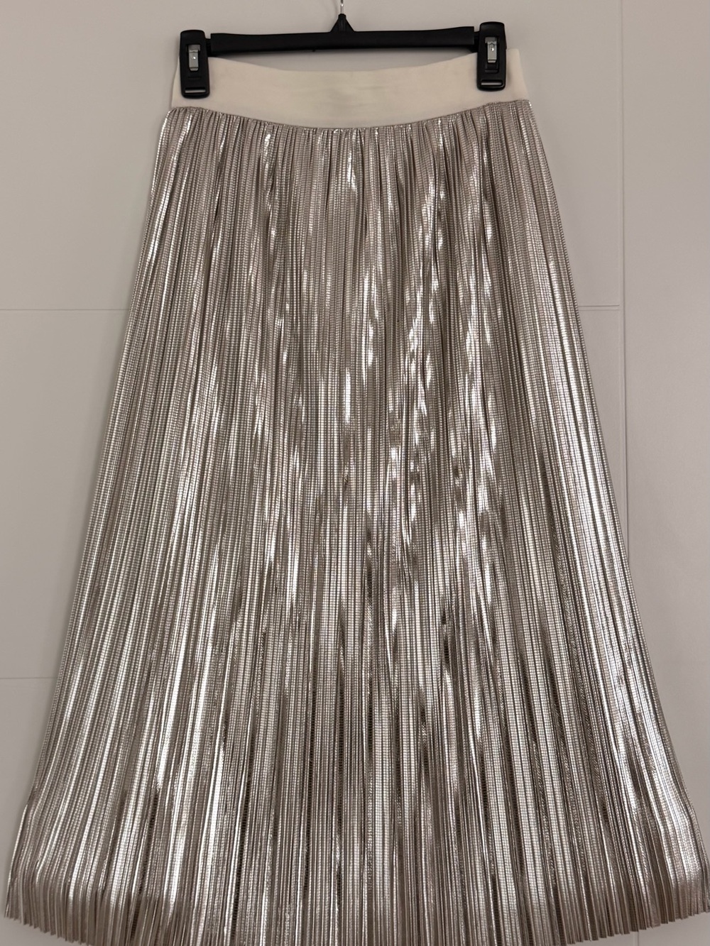 Alice + Olivia Silver Metallic Pleated Maxi Skirt with Cream Waistband